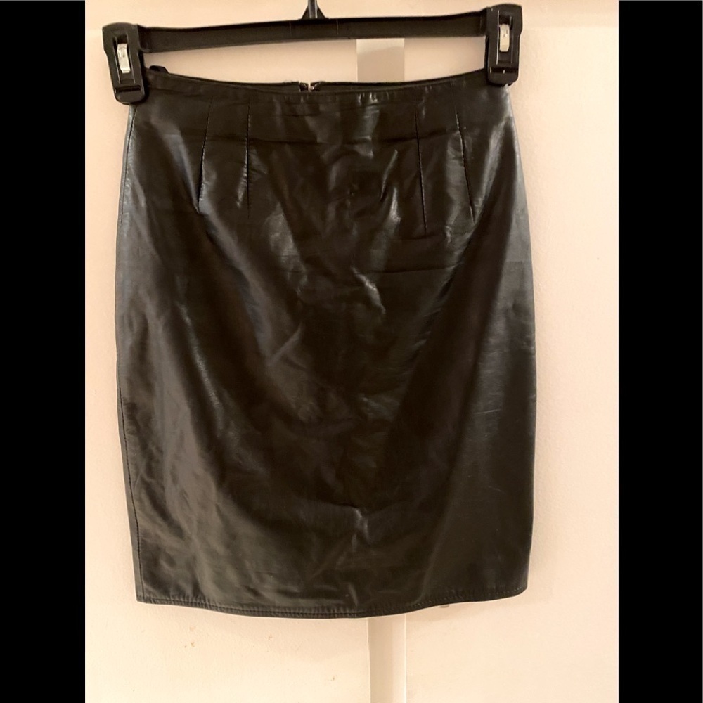 Vintage black leather short skirt